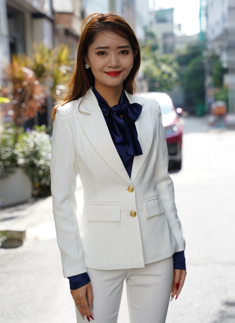  Bộ Áo Vest Nữ 2 Nút Vạt Vuông & Quần Loe Trắng 
