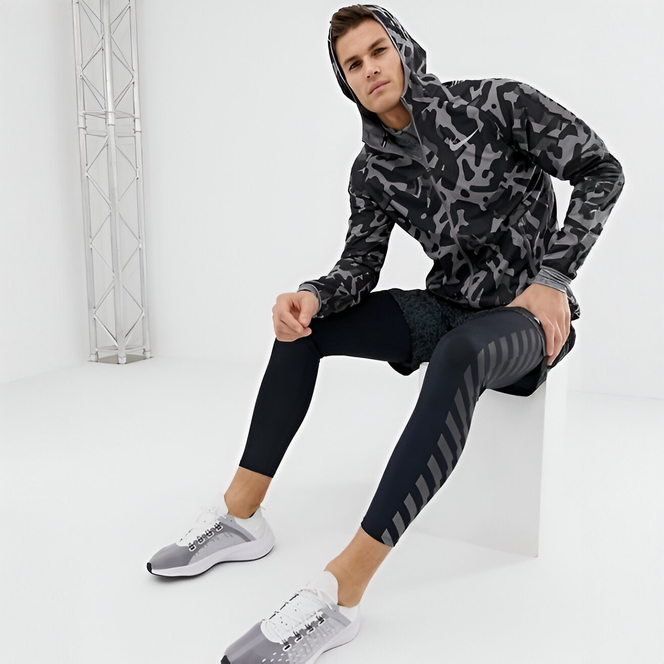 Nike essential running jacket camo hotsell