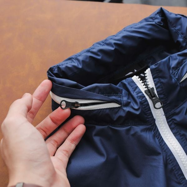 Áo Khoác Ura Windbreaker Hooded Jacket