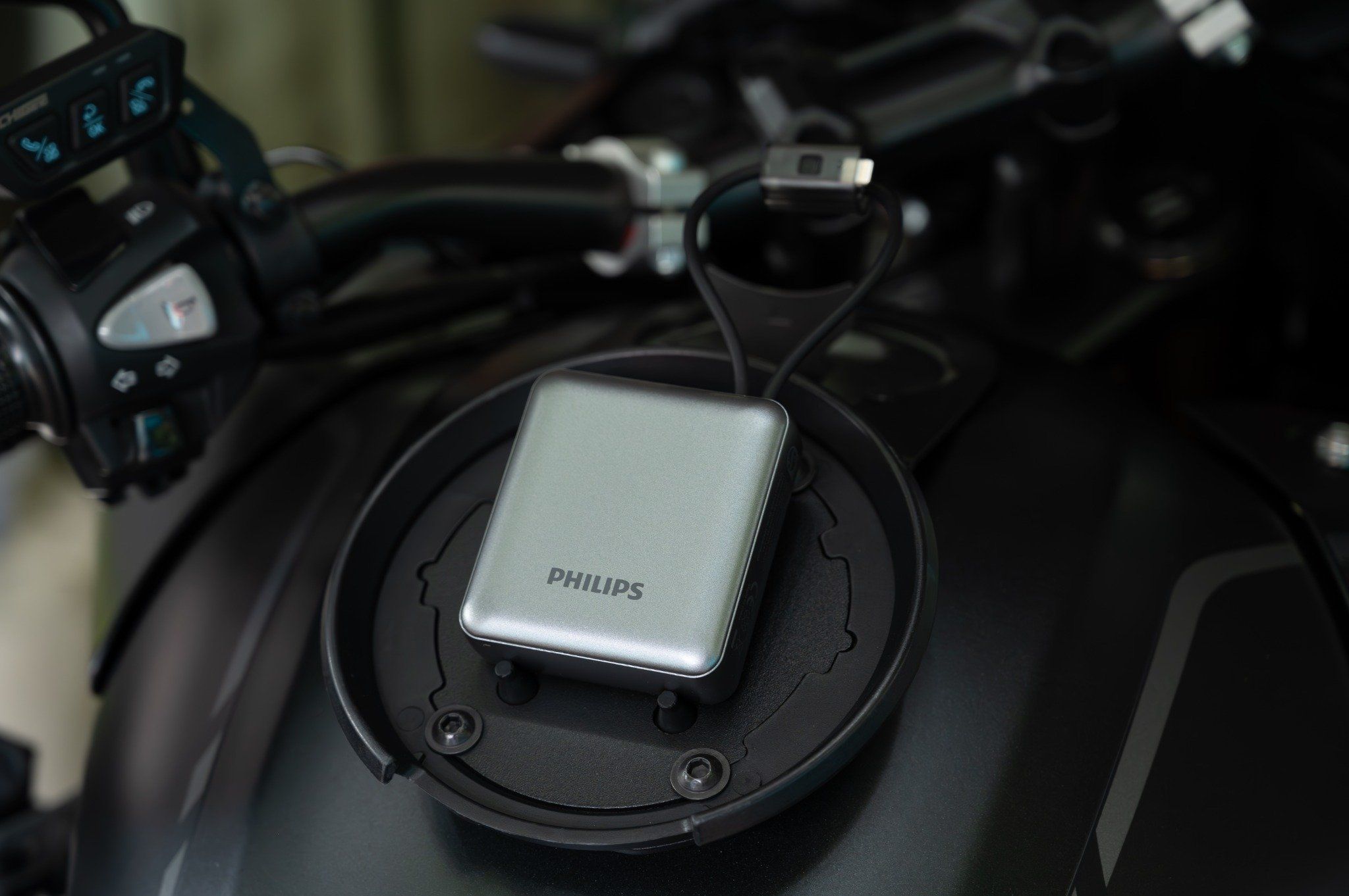  [New] Pin sạc dự phòng nhỏ gọn 10.000mAh Philips DLP2713 - Kèm cáp Type-C và Lightning 