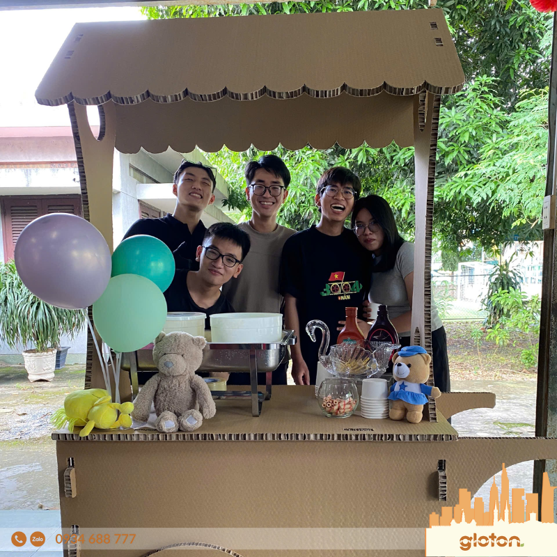 trung-bay-san-pham-bang-carton