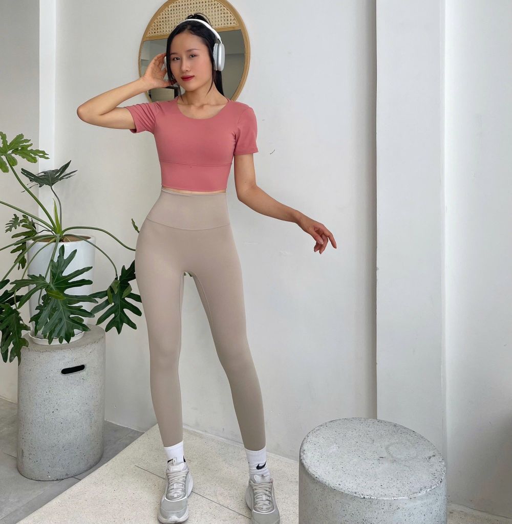 Áo croptop thể thao nữ tập Yoga, Gym có đệm mút nâng ngực chất vải cao cấp thoáng khí co giãn tốt Olona Sports AC04