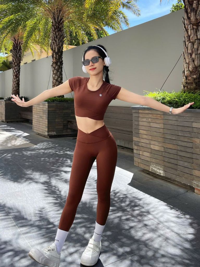 Set đồ quần áo thể thao nữ tập Yoga, Gym chéo khoét lưng chữ 0 Olona Sports RS12