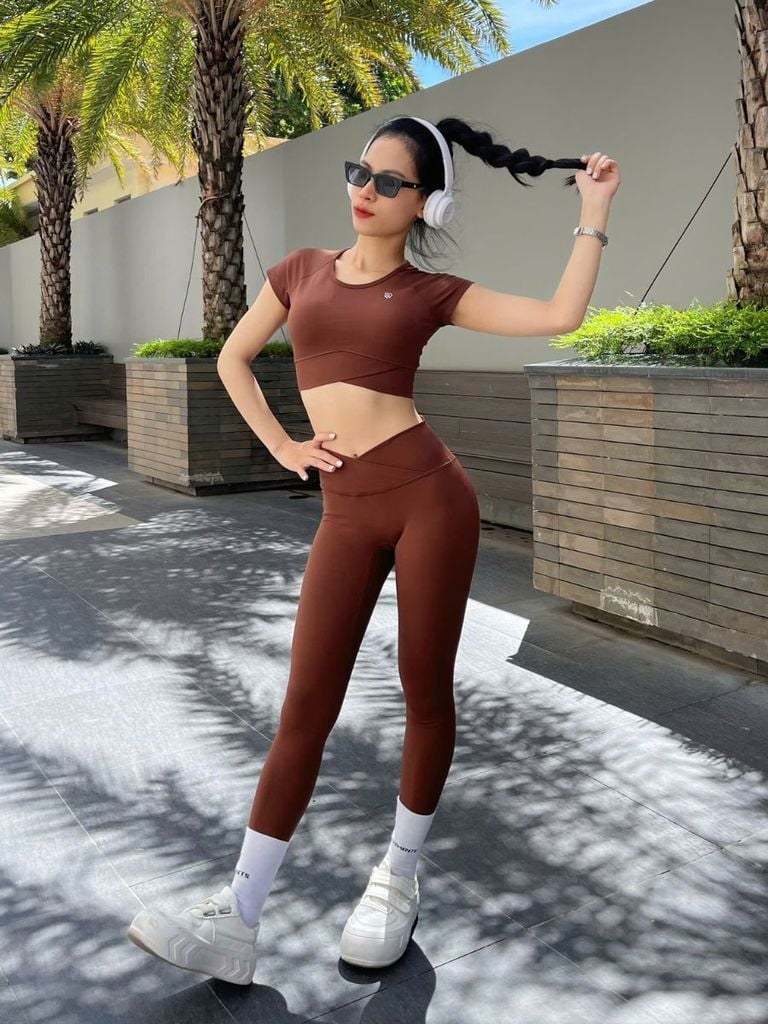 Set đồ quần áo thể thao nữ tập Yoga, Gym chéo khoét lưng chữ 0 Olona Sports RS12