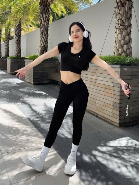 Set đồ quần áo thể thao nữ tập Yoga, Gym chéo khoét lưng chữ 0 Olona Sports RS12