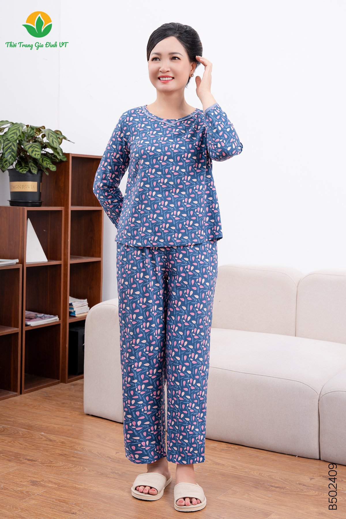 B50.2409. Bộ cotton rayon trung niên quần dài áo dài tay chéo phối viền cổ