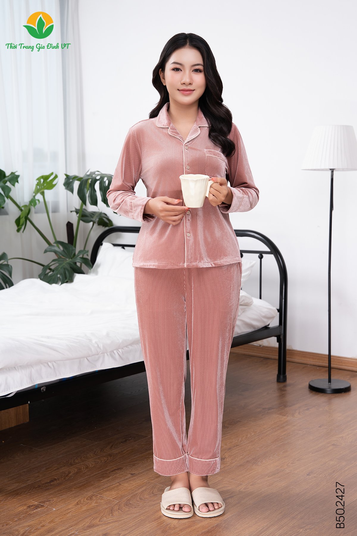 B50.2427. Bộ nhung pijama nữ quần dài áo dài tay lé màu