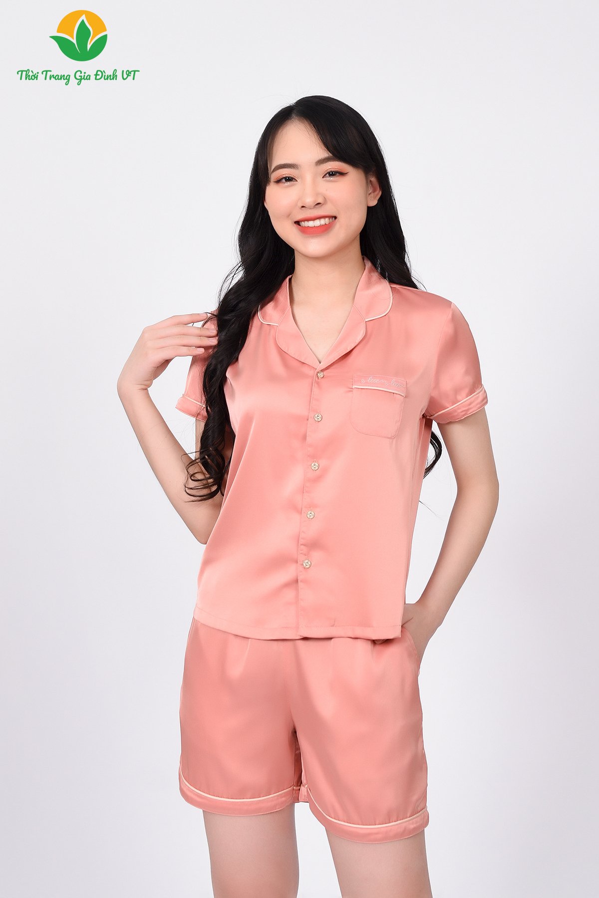 B43.2301.Bộ lụa pijama  nữ quần đùi áo cộc tay thêu túi