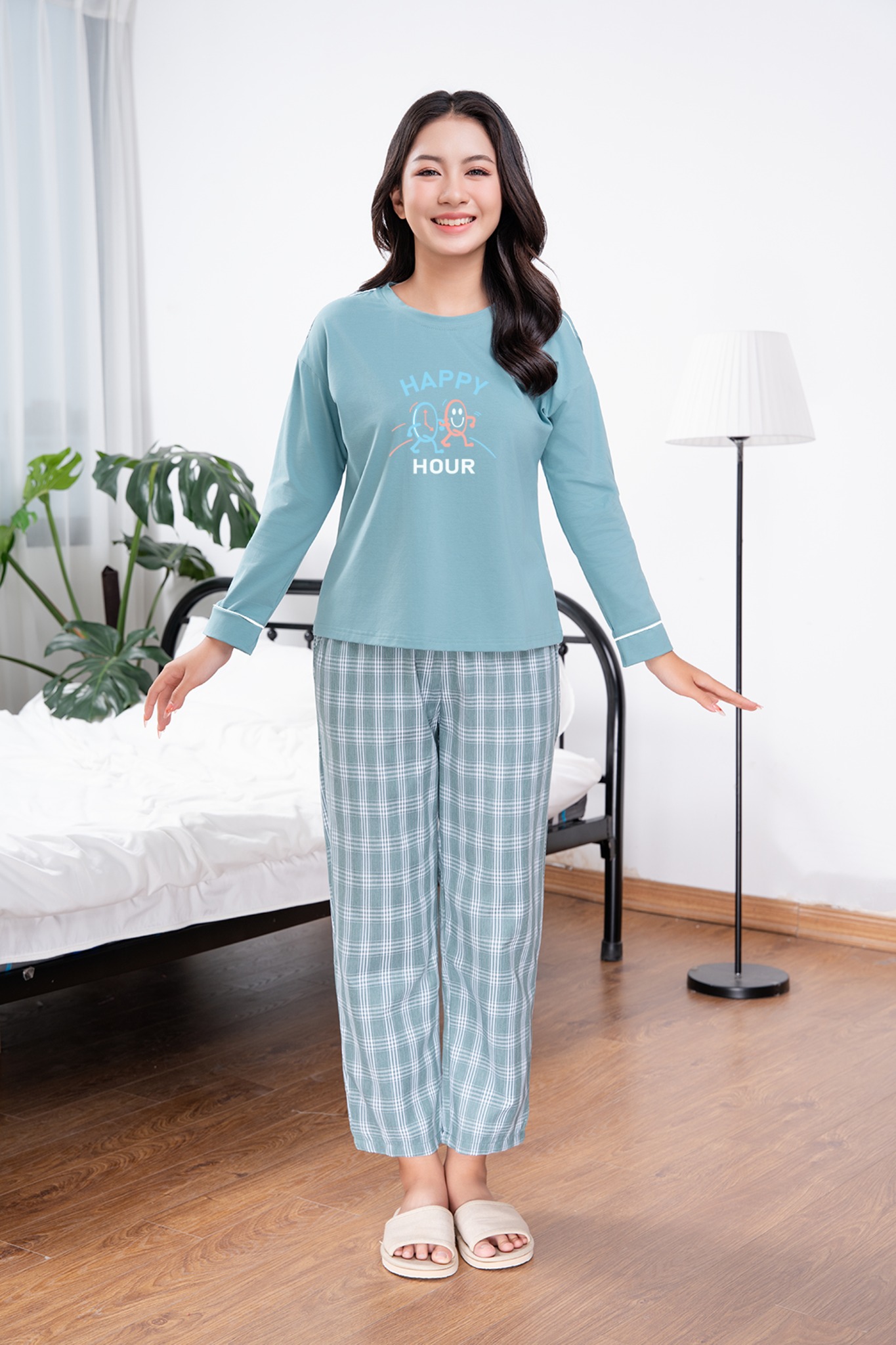 B50.2408. Bộ cotton dệt kim nữ quần dài áo dài tay phối kẻ lé cửa tay
