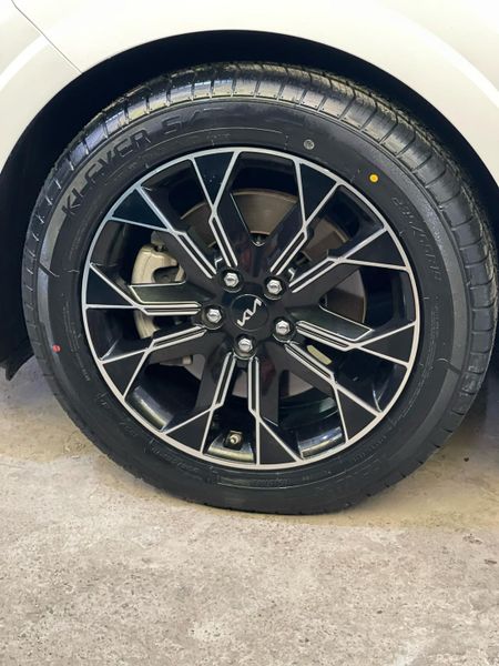 Lốp xe Kenda 235/55R19 KR52
