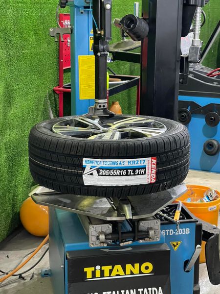 Lốp xe Kenda 205/55R16 KR217