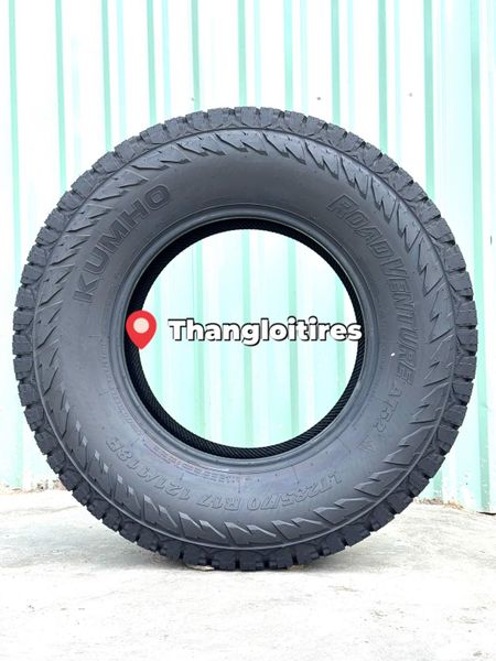 Lốp xe Kumho 285/70R17 AT52 121/118R