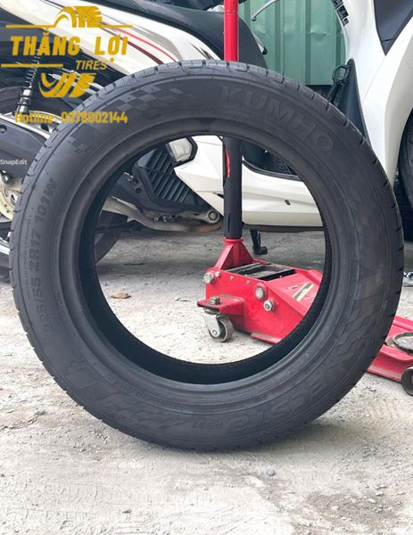 Lốp xe Kumho 225/55R17 PS31 101W ( ZR lốp hiệu suất cao)