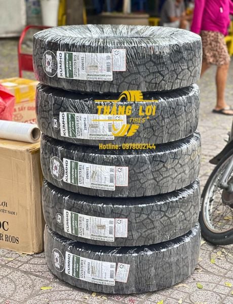 Lốp xe Kumho 215/75R15 AT52 106/103R