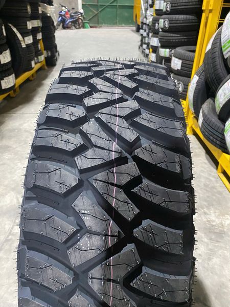 Lốp xe Kumho 285/70R17 MT71 121/118Q