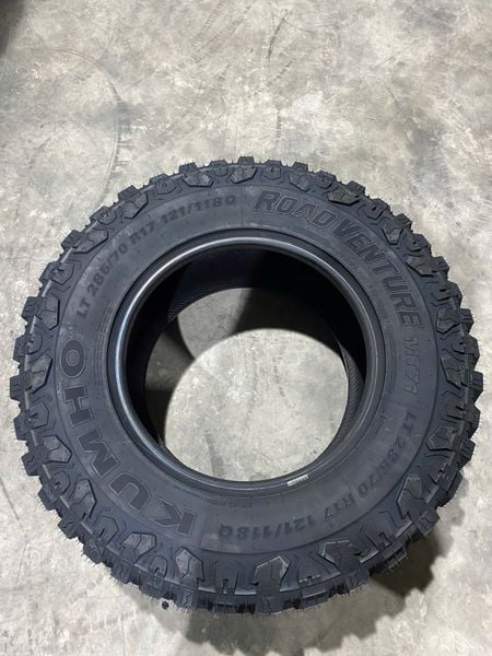 Lốp xe Kumho 285/70R17 MT71 121/118Q