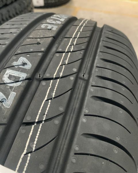 Lốp xe Kumho 195/60R15 KH27 88H