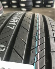 Lốp xe Kumho 215/60R17 HS63 96H