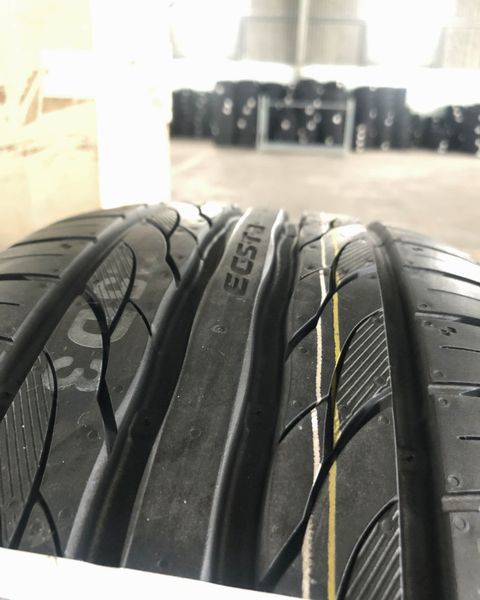 Lốp xe Kumho 225/45R18 PS31 91W