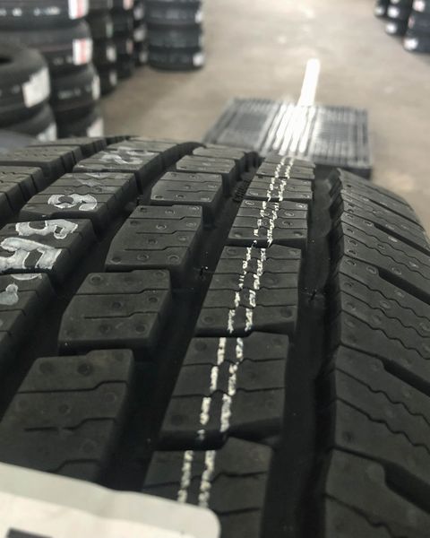Lốp xe Kumho 225/65R17 HT51 102T