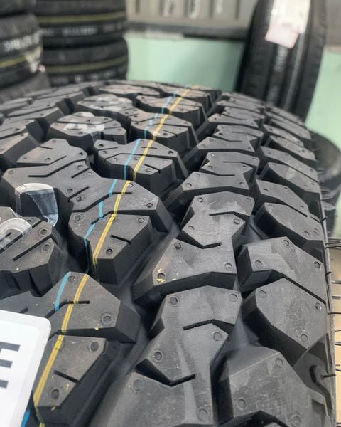 Lốp xe Kumho 235/75R15 AT51 104/101R