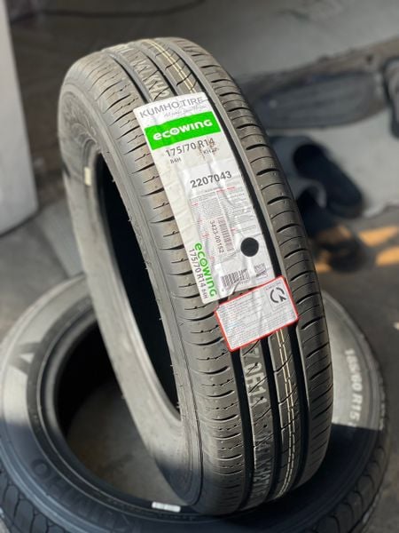 Lốp xe Kumho 175/70R13 KH27 82H