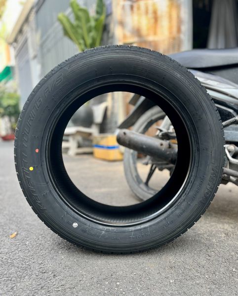 Lốp xe Kenda 215/55R17 KR217