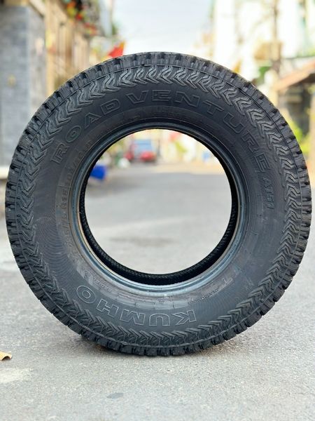Lốp xe Kumho 235/75R15 AT51 104/101R