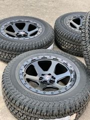 Lốp xe Kumho 265/65R17 AT51 112T