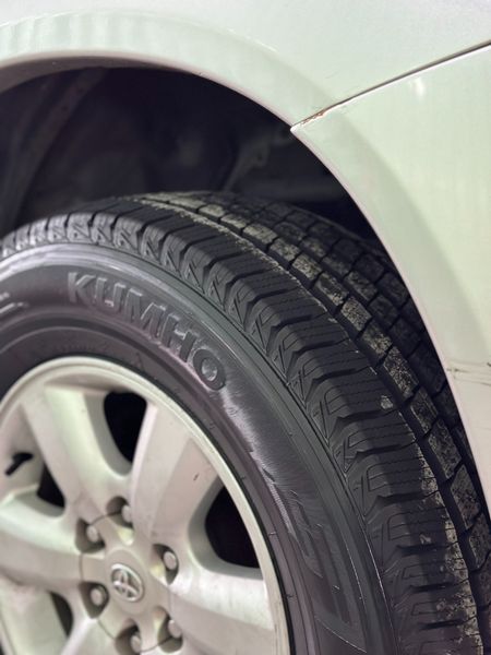 Lốp xe Kumho 265/65R17 HT51 112T