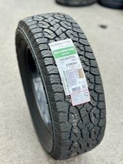 Lốp xe Kumho 265/60R18 AT52 110T