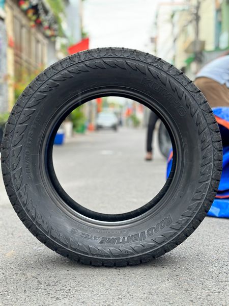 Lốp xe Kumho 265/60R18 AT52 110T