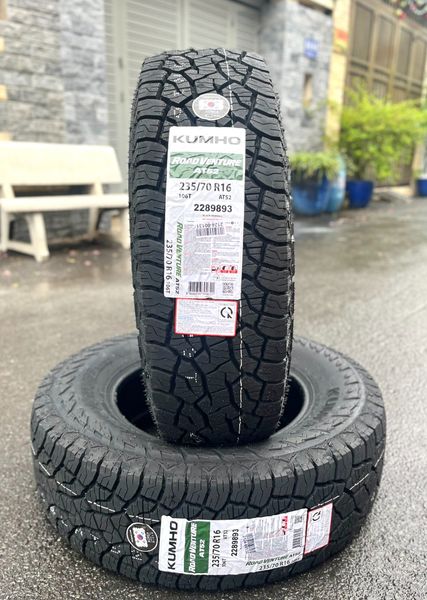 Lốp xe Kumho 235/70R16 AT52 106T