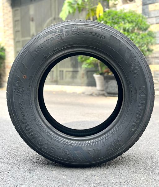 Lốp xe Kumho 185/70R14 KH27 88H
