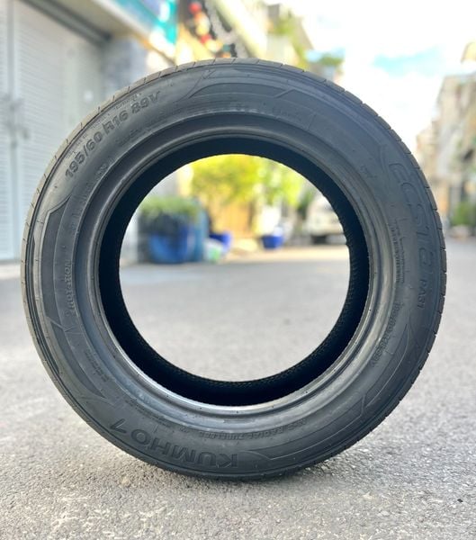 Lốp xe Kumho 195/60R16 PA31 89V