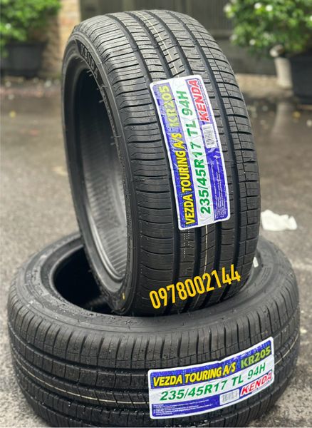 Lốp xe Kenda 235/45R17 KR205