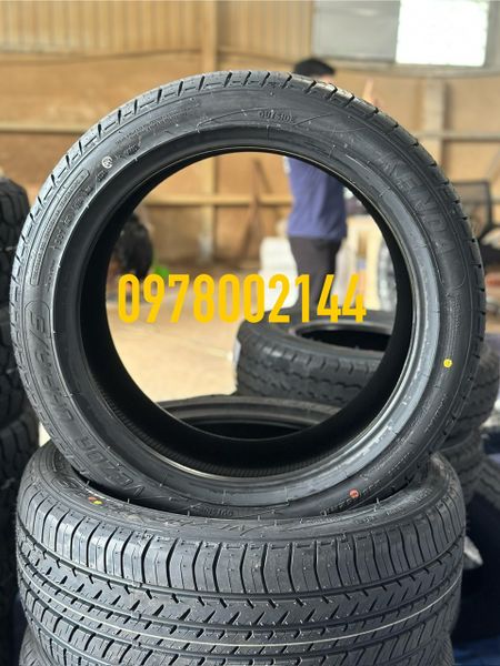Lốp xe Kenda 235/45R18 KR400 (ZR, lốp có hiệu suất cao)