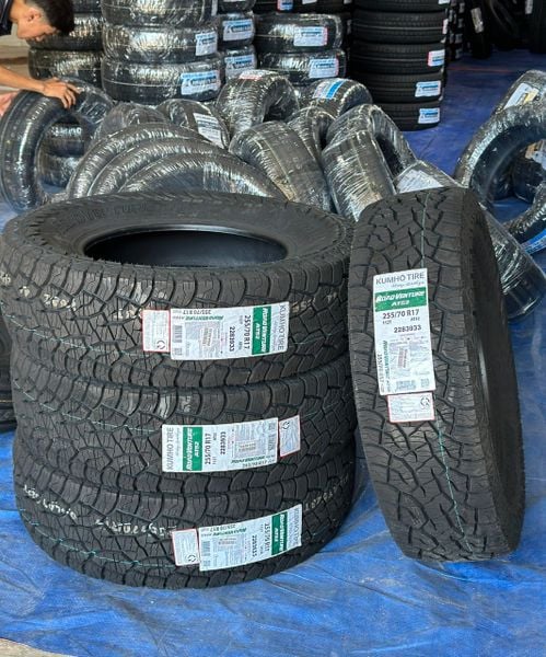 Lốp xe Kumho 265/70R17 AT52 112T