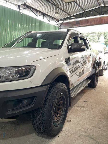 Lốp xe Kumho 285/65R18 AT52 125/122S