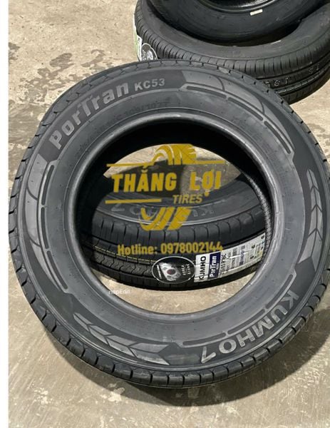 Lốp xe Kumho 215/65R16 KC53 109/107T