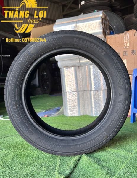 Lốp xe Kumho 205/55R17 ES31 91W