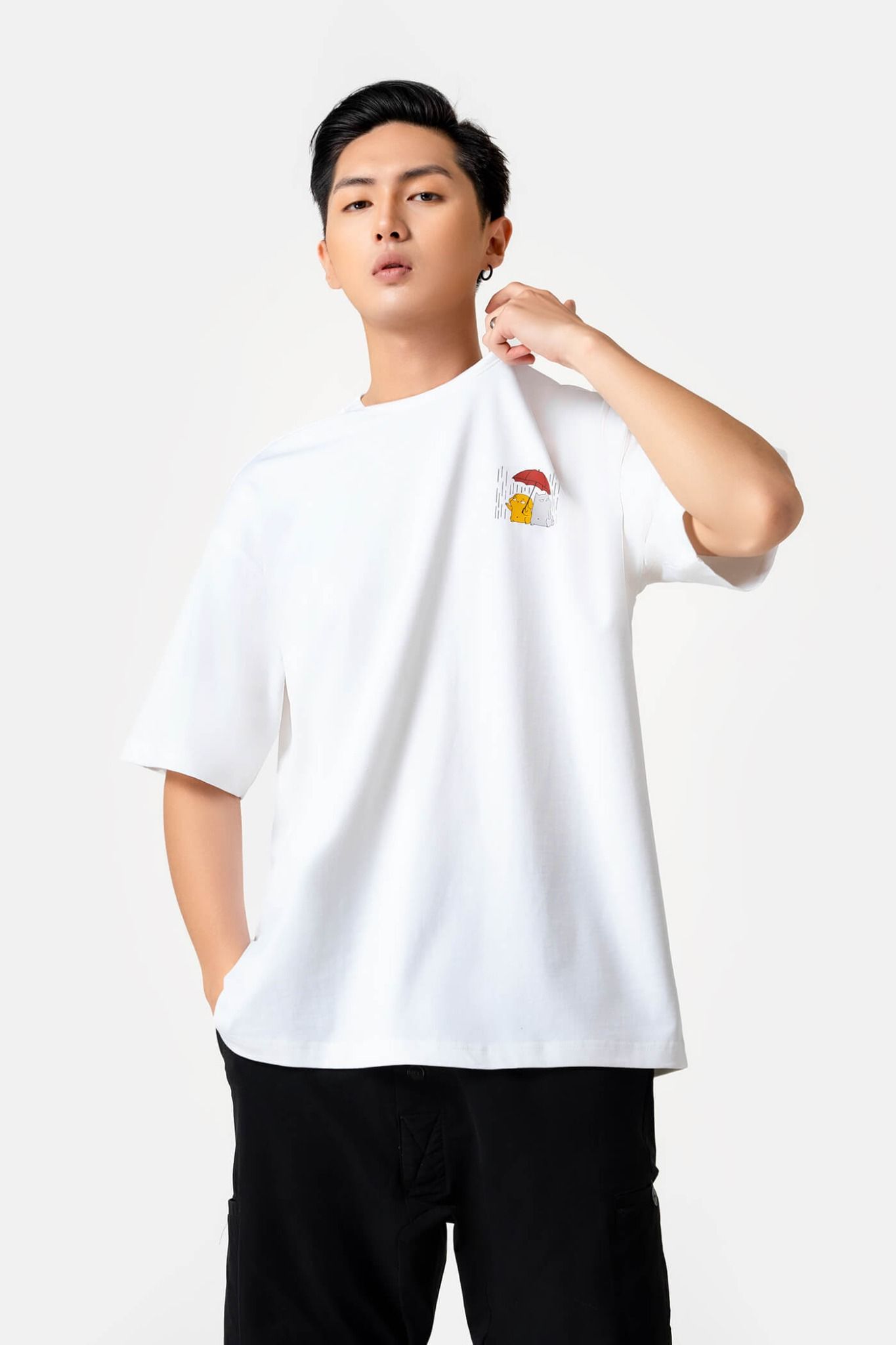  Áo Thun Vàng Xám - Chiếc Dù Đỏ Lửng Lơ 