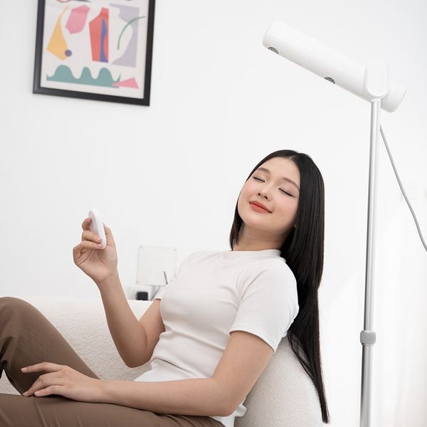 MÁY SẤY TÓC ĐỨNG VIETNAMROBOVAC A1D - 5 Mức Điều Chỉnh Nhiệt - Chăm Sóc Tóc Mềm Mại Bằng ion Âm - Điều Chỉnh Góc 180 Độ