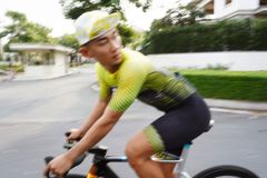 Bộ quần áo Nam MOTIVE MEN TRISUIT - Màu Vàng Họa Tiết