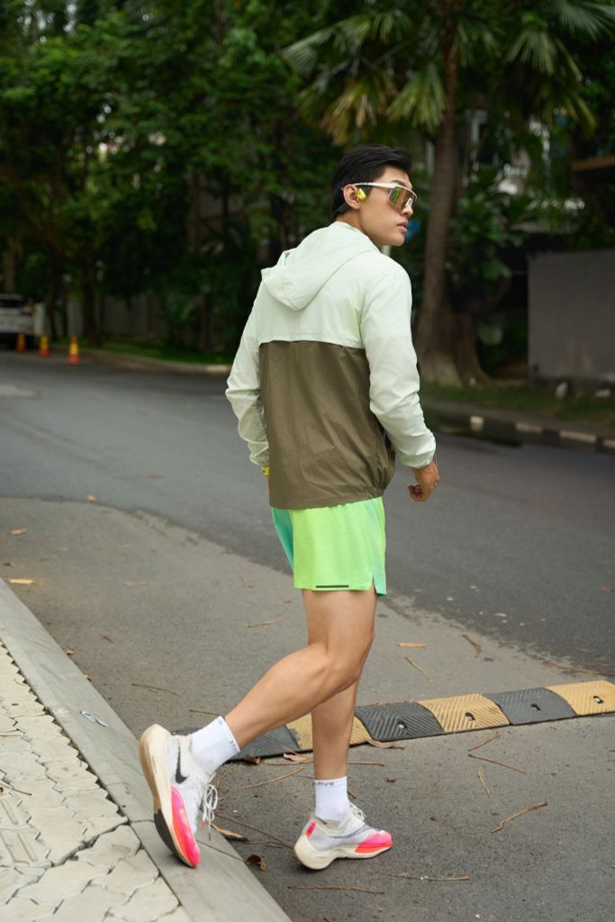 Áo Khoác Thể Thao UNISEX MOTIVE JACKET Supper Light - Màu Xanh Rêu Phối