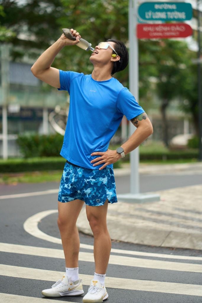 Áo Thun Thể Thao Chạy Bộ Nam MOTIVE Men Mix Color T-Shirt - Màu Xanh Dương Nhạt