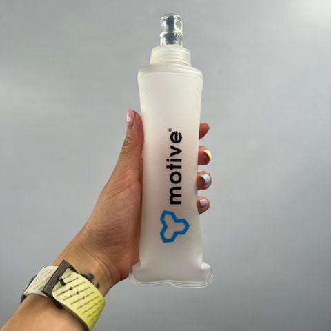 Bình nước thể thao chạy bộ 250/350ml Motive Softlask - Màu Trắng