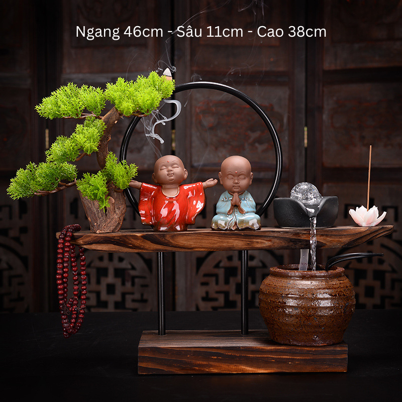  Bộ 2 chú tiểu, cây thông, chuỗi hạt, nụ trầm hương và nước chảy tuần hoàn decor 