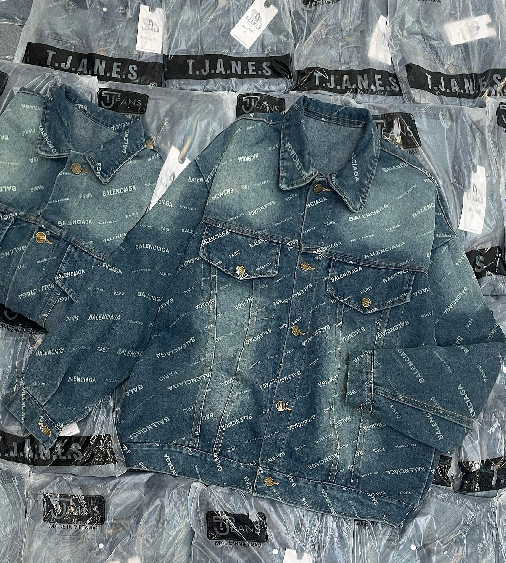  Áo khoác jean Balenciaga - H49 