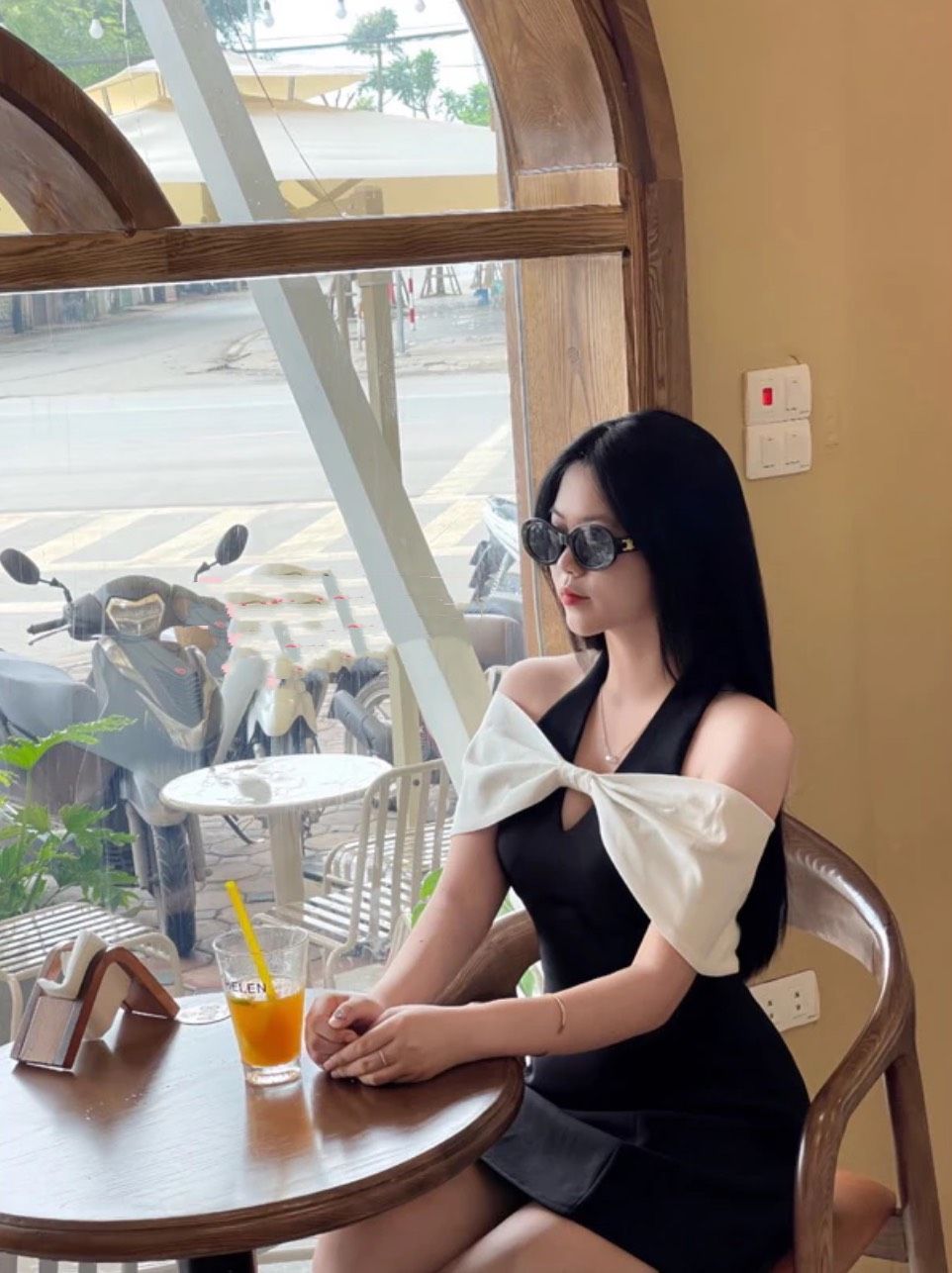  Váy nơ cổ yếm trễ vai dự tiệc sang chảnh - H485 (S <68, M< 70, L <74) 